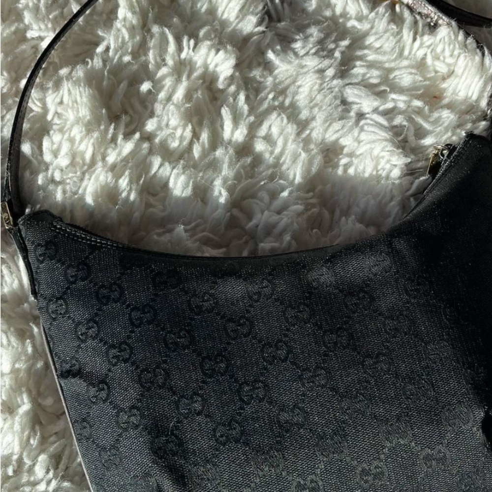 Gucci Black Shoulder Bag with Luxurious Textured Fabric